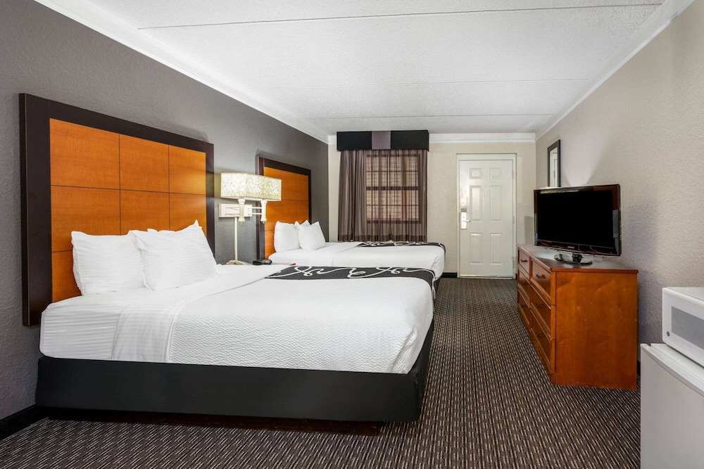 Super 8 by Wyndham The Woodlands North 13/40