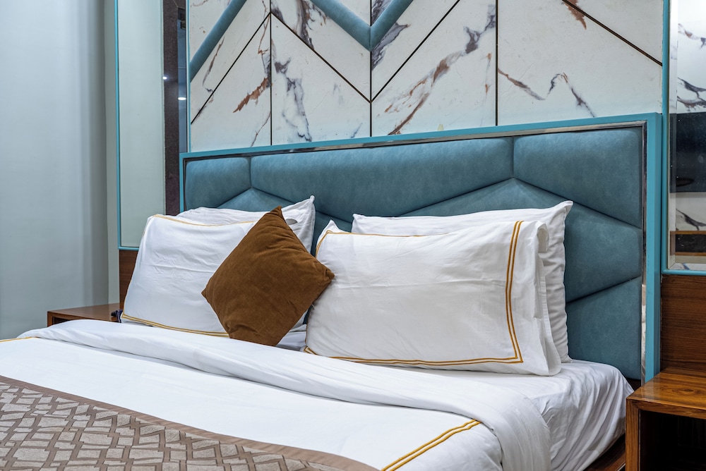 Leela Grande Hotel 20/50
