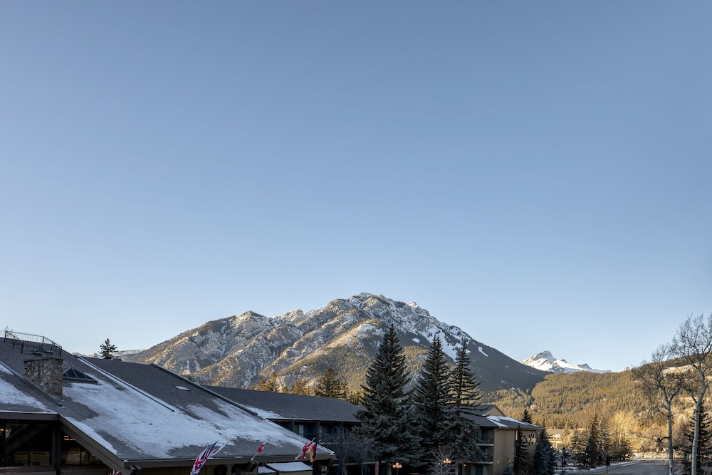 Peaks Hotel & Suites 45/50