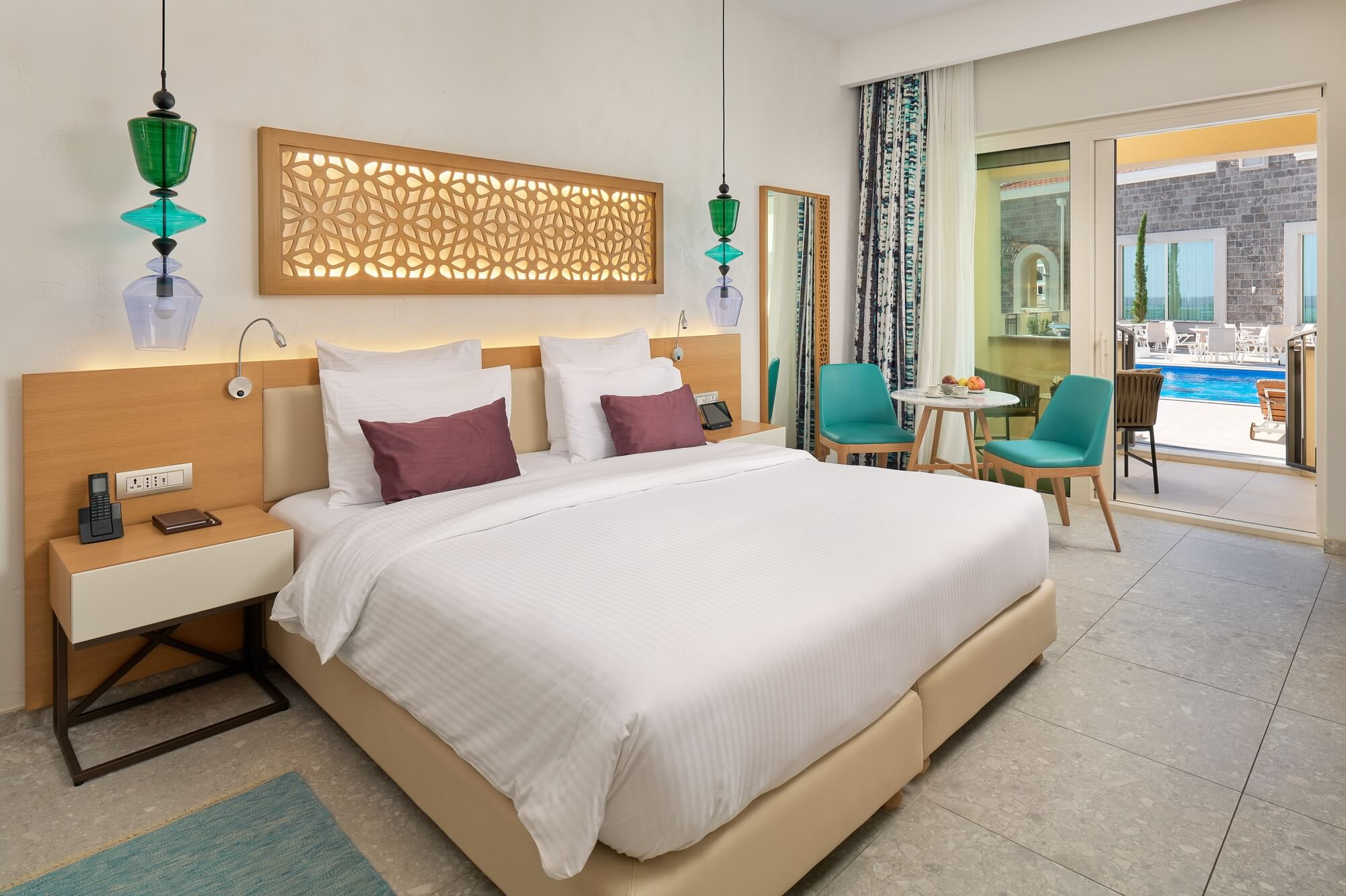 Grand, King Bed, Pool Side