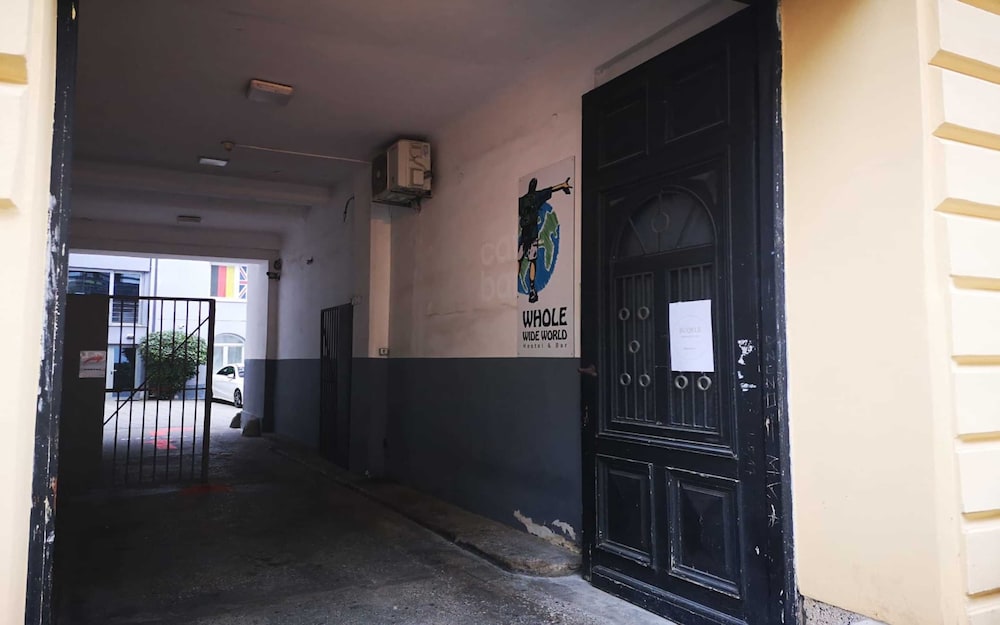 Whole Wide World Hostel & Bar 3/50