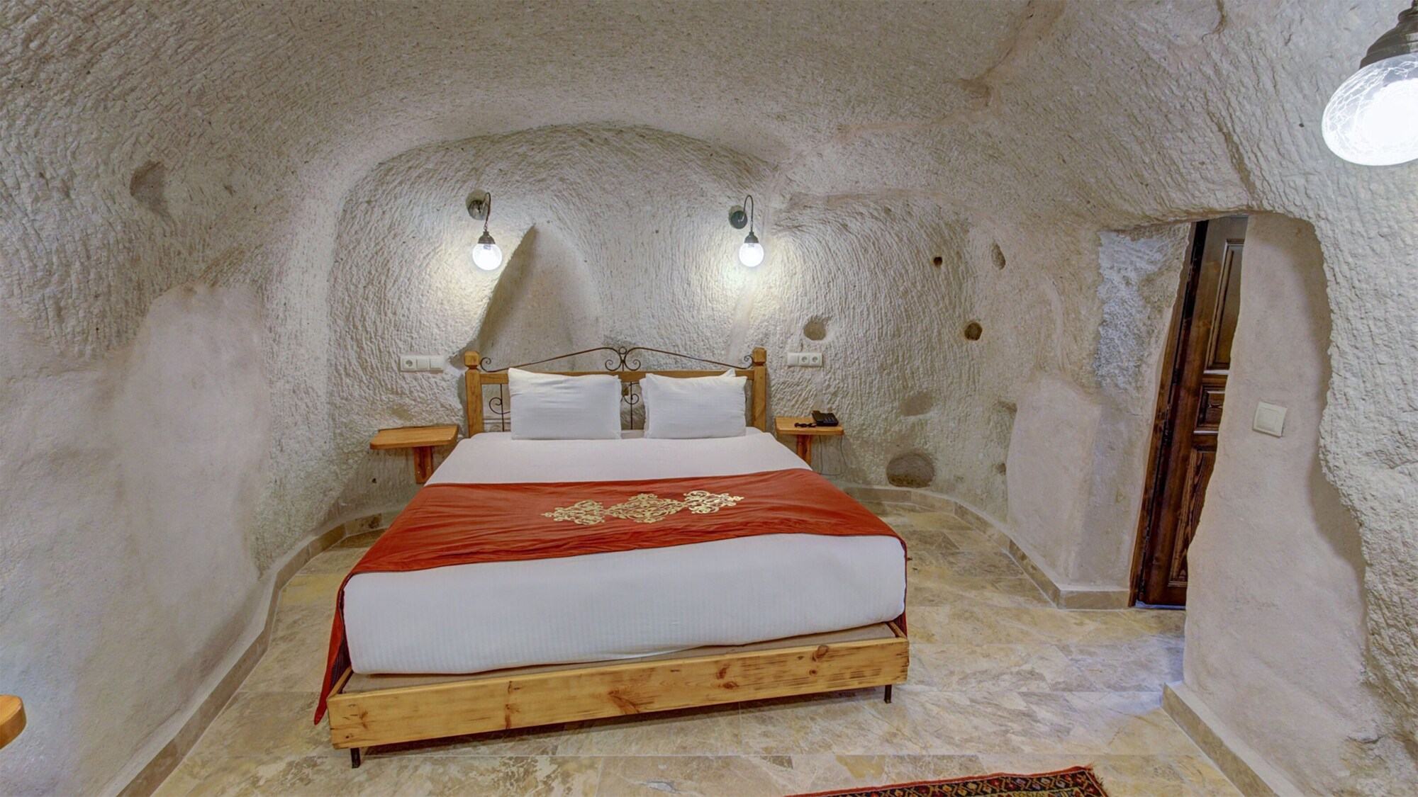 2 BEDROOMS, PREMIUM, SUITE