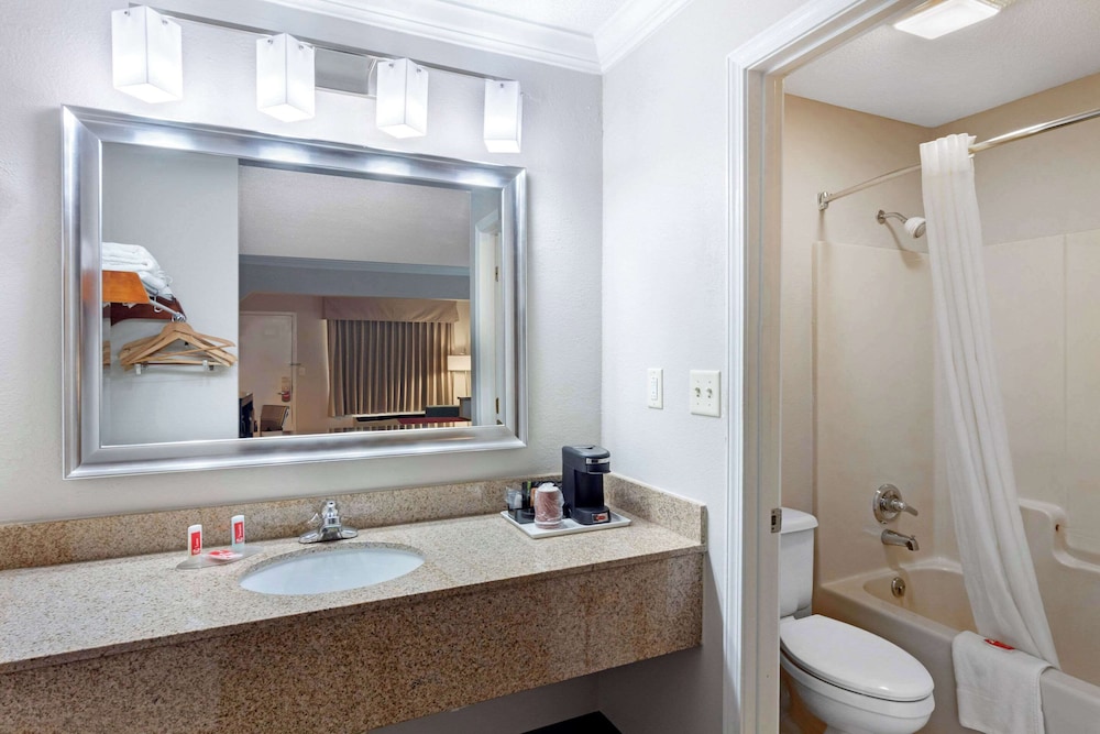 Econo Lodge Byron - Warner Robins 48/52