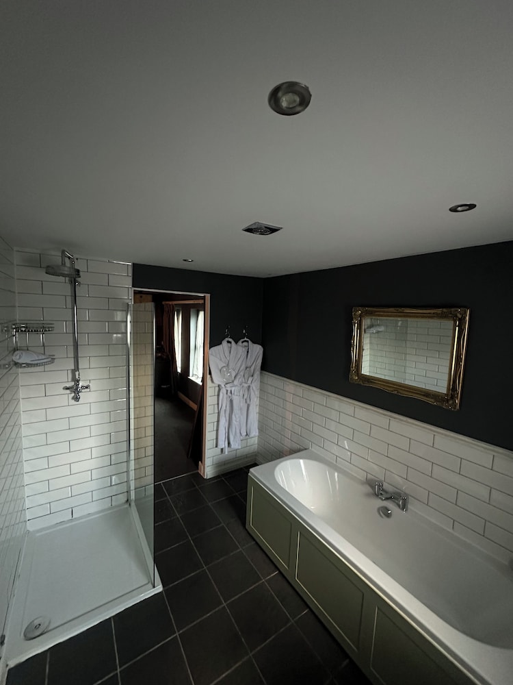 The Vicarage 45/46