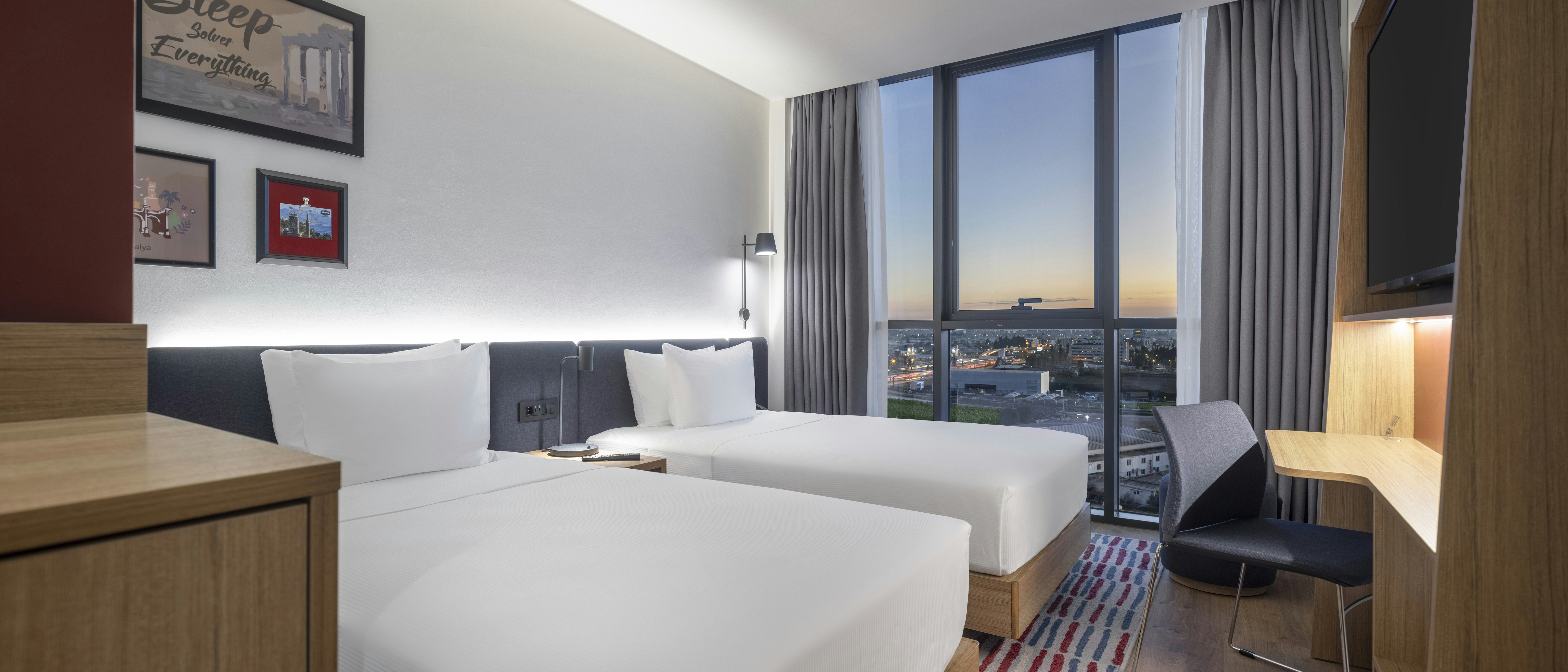 ROOM, TWIN BEDS