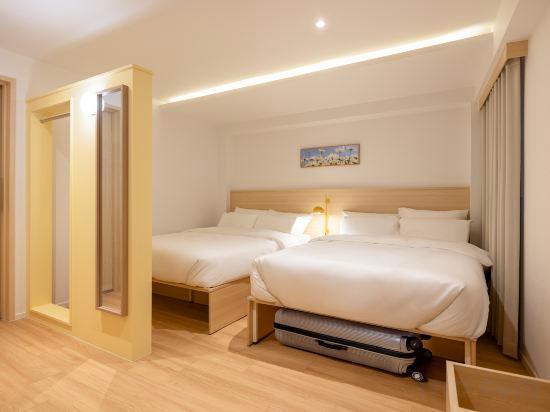 Standard, Quintuple, 2 Double Beds, No Elevator, Sofa, Low Floor