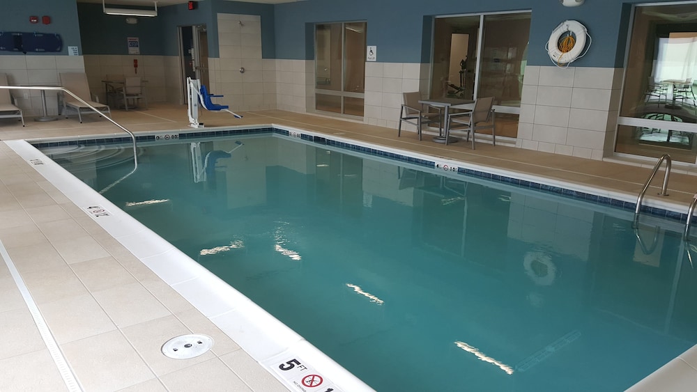 Holiday Inn Express Suites Toledo West 3/54