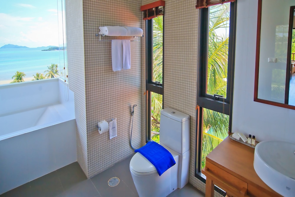 غرفة عائلية رباعية بسرير كينج وسريرين منفصلين بإطلالة على البحر، Islanda Resort Hotel 10/10