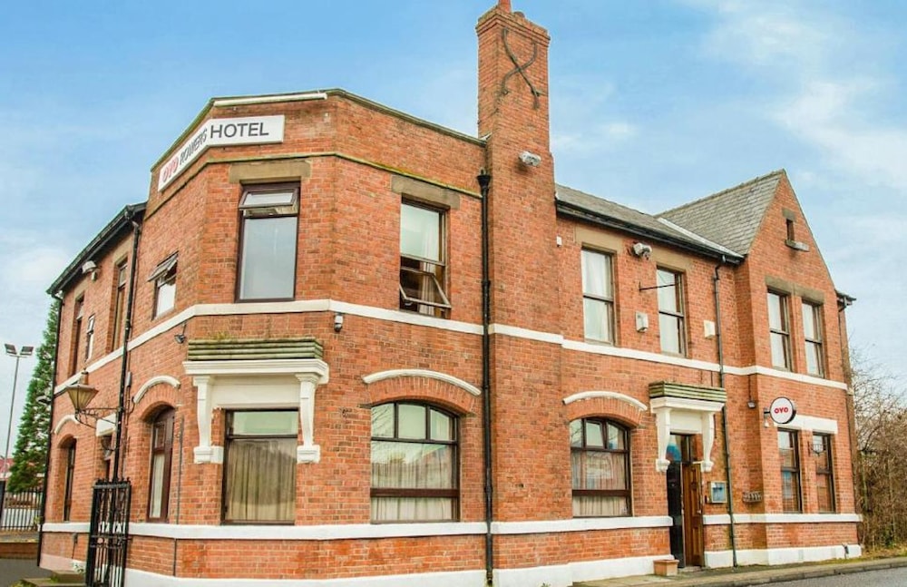 Rowers Hotel 2/48