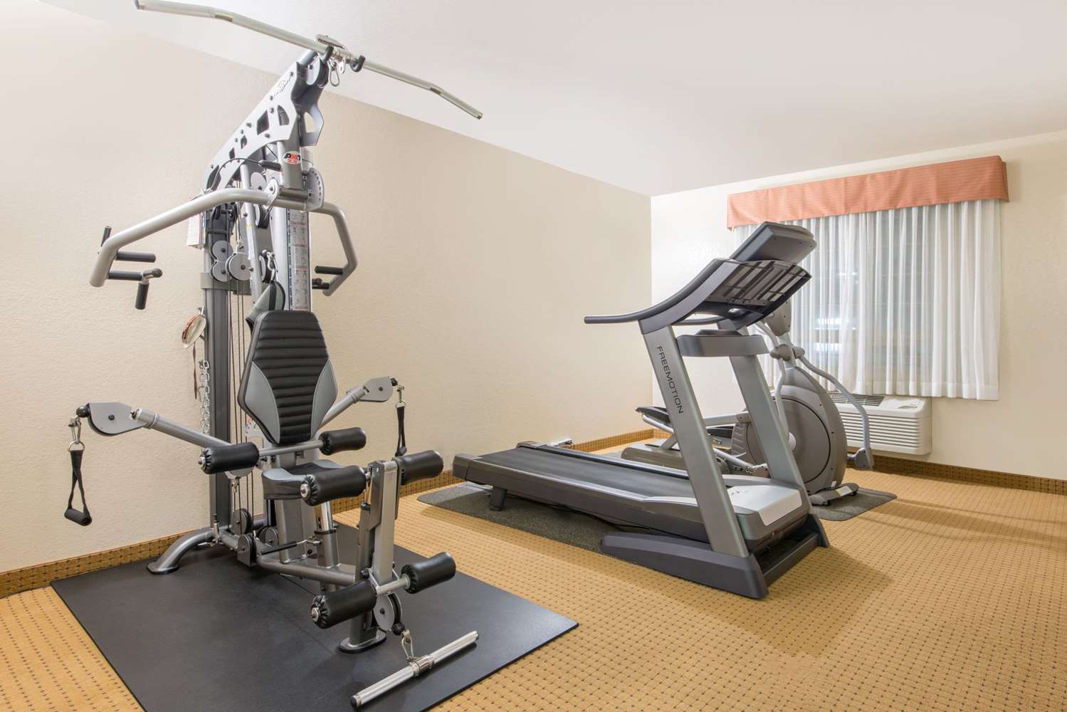 Ramada By Wyndham Lloydminster 17/27