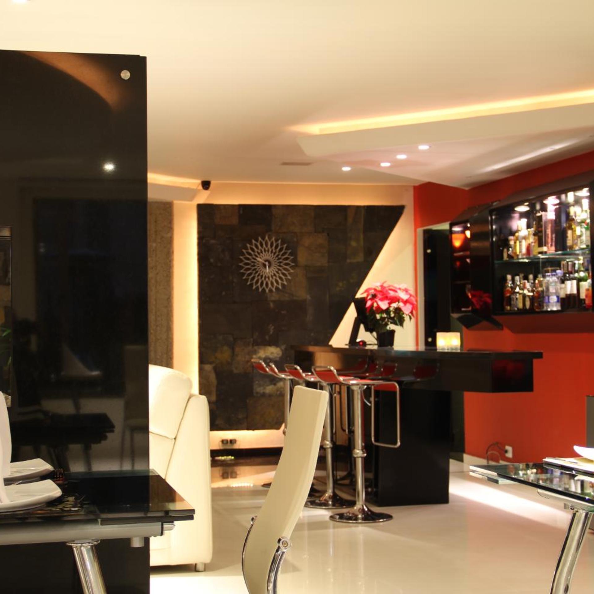 Suites 108 41/55