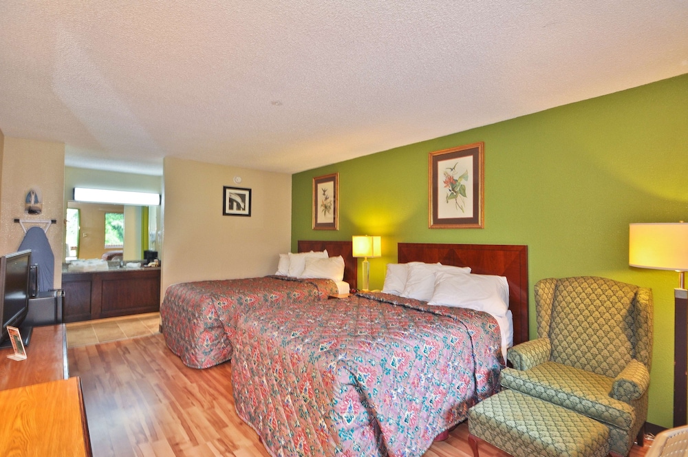 Country Hearth Inn & Suites Marietta 4/43