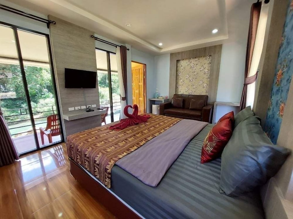 Khaosok Rainforest Resort 6/50