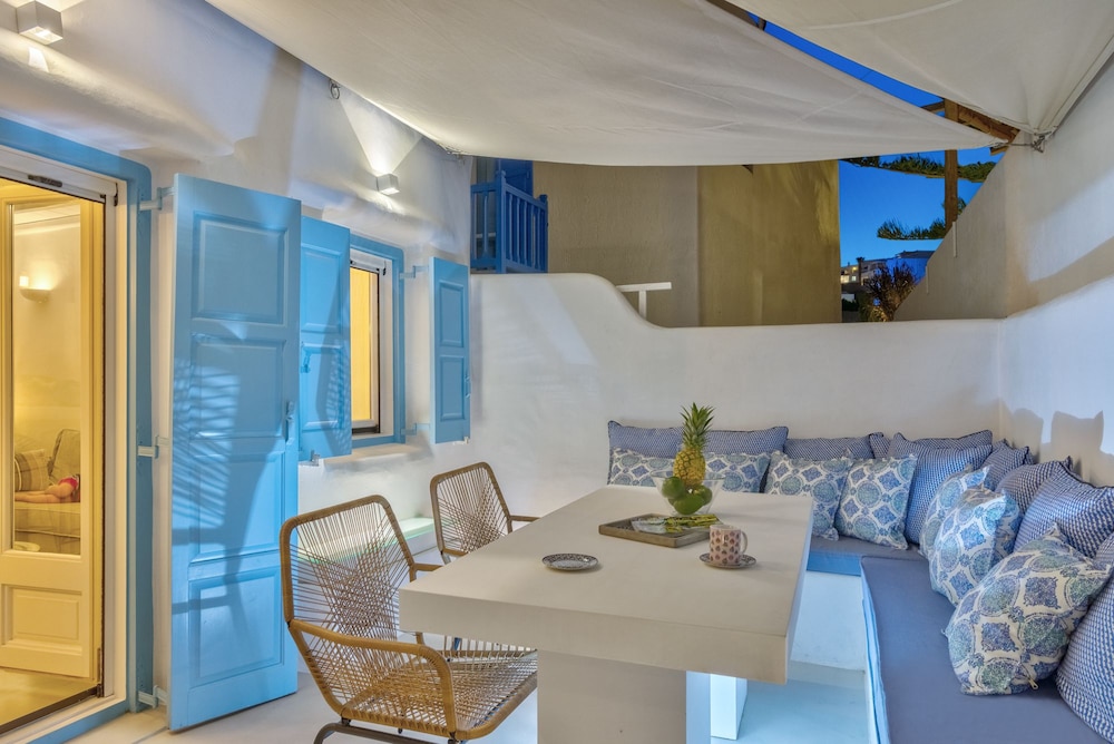 Mykonian Mews 36/50