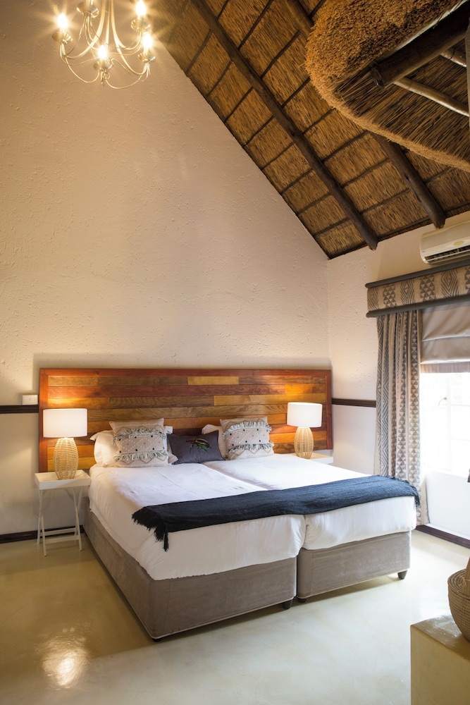 Family, 1 Double and 4 Single Beds