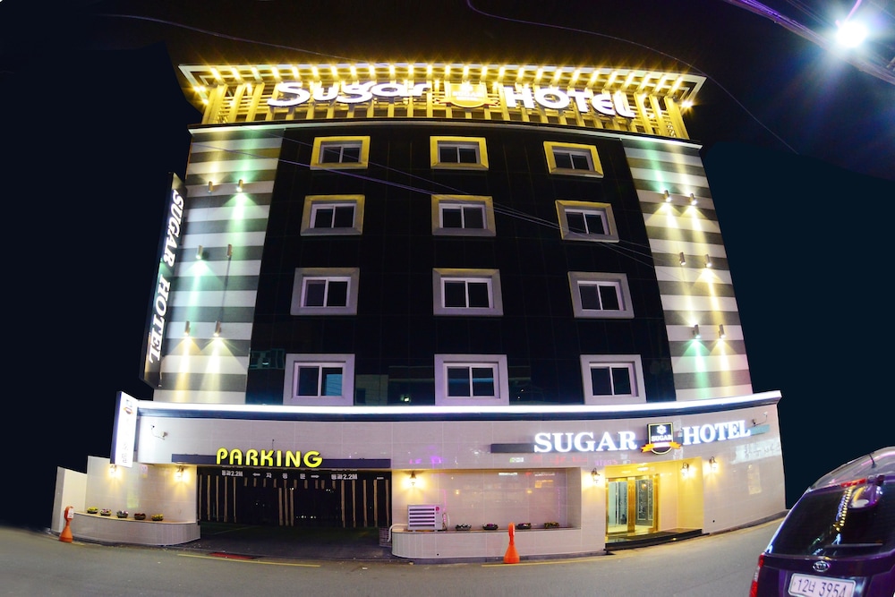 Sugar Hotel 2/50