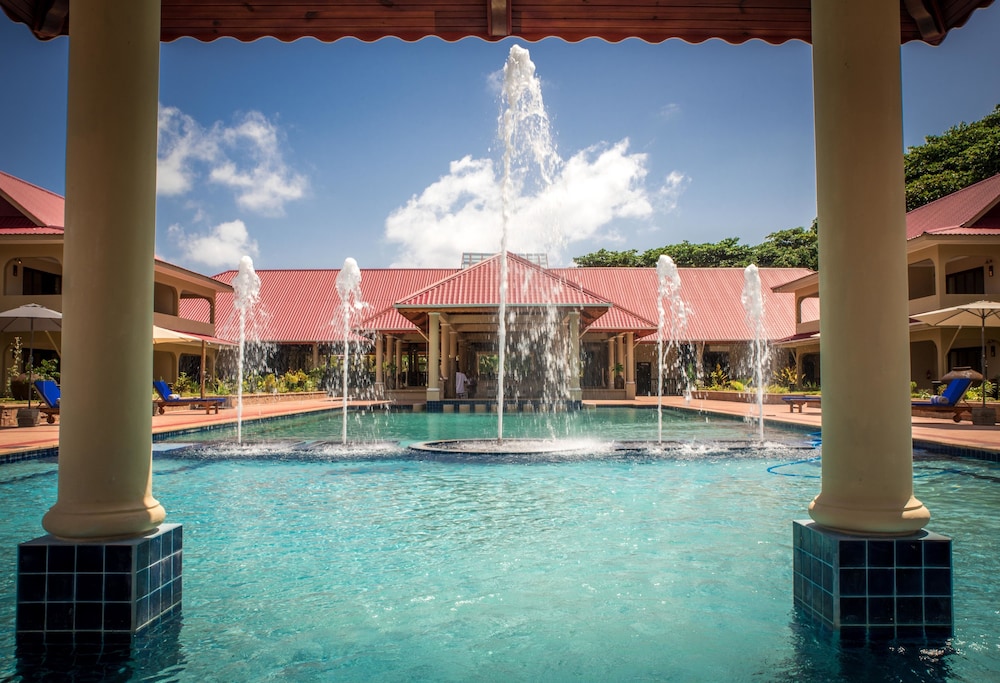 Oasis Hotel Restaurant & Spa 31/36