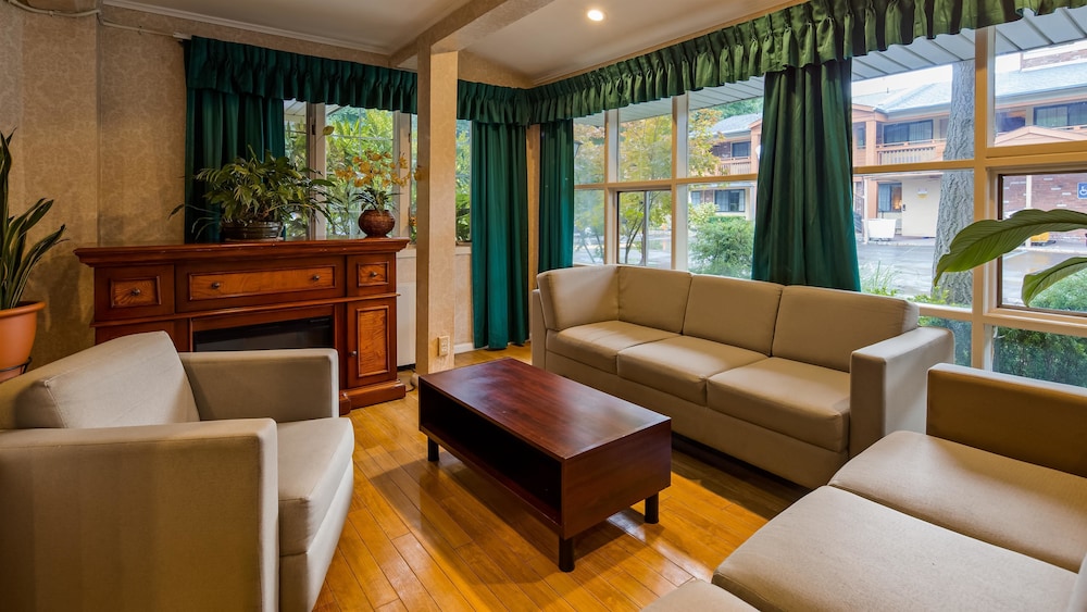 SureStay Plus by Best Western Woodbury Inn 31/35