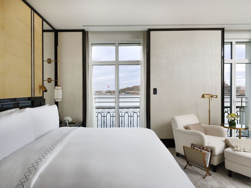 Bosphorus, Executive, Suite, King Bed, Sofa