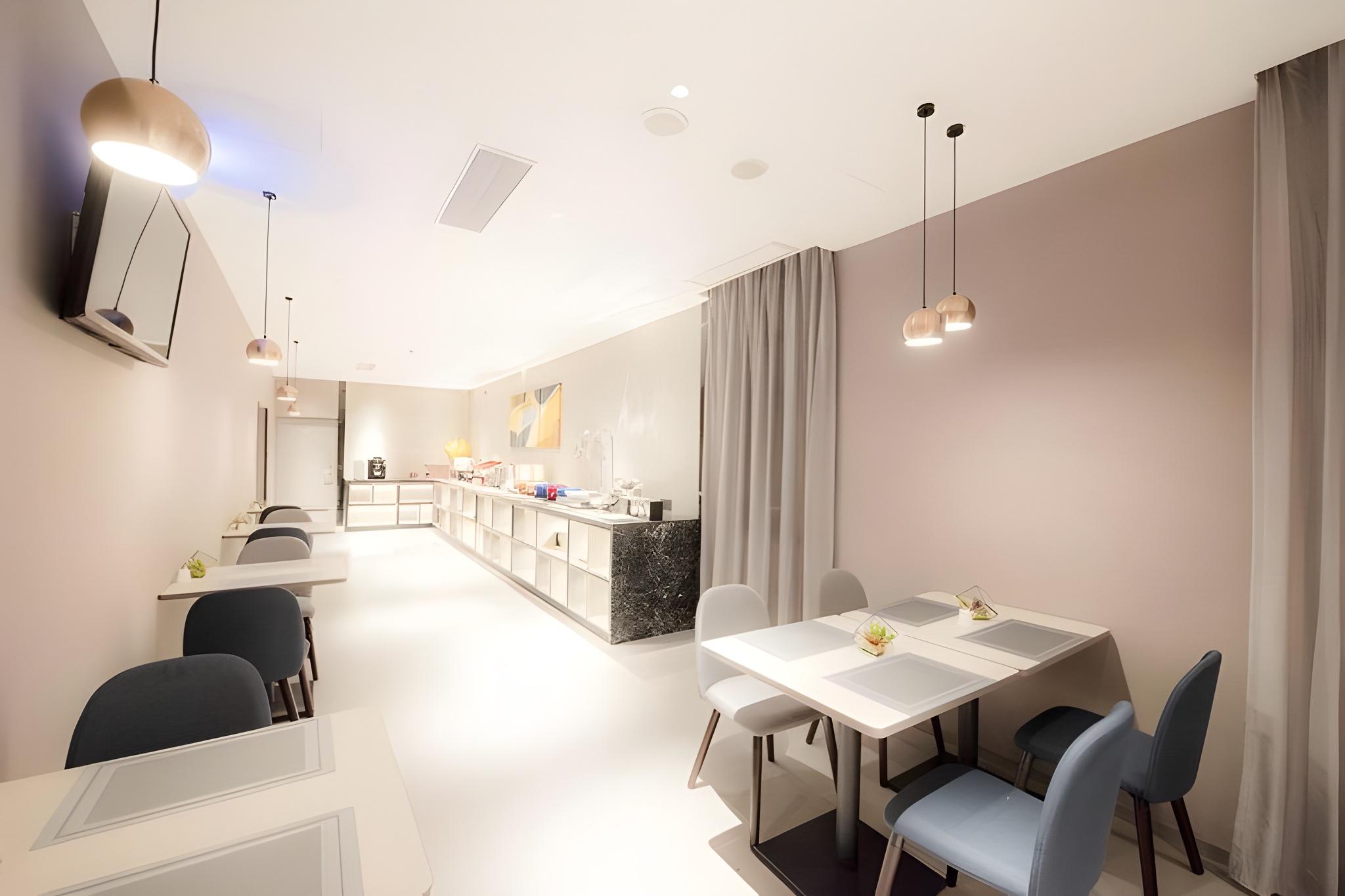 Homeinn Selected (Beijing Beixinqiao South Luogu Lane) 32/40