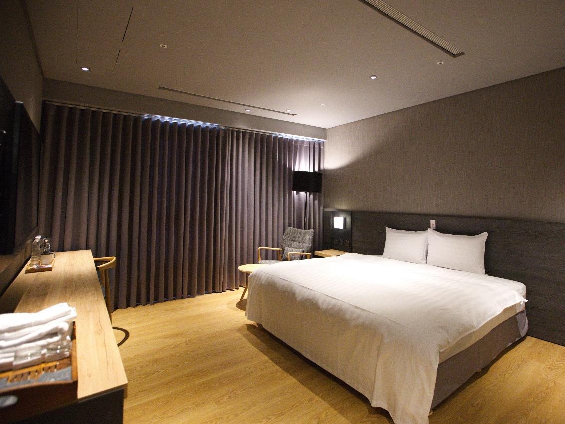 Standard, King Bed