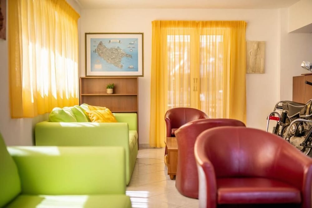 Sea View Hotel 35/61
