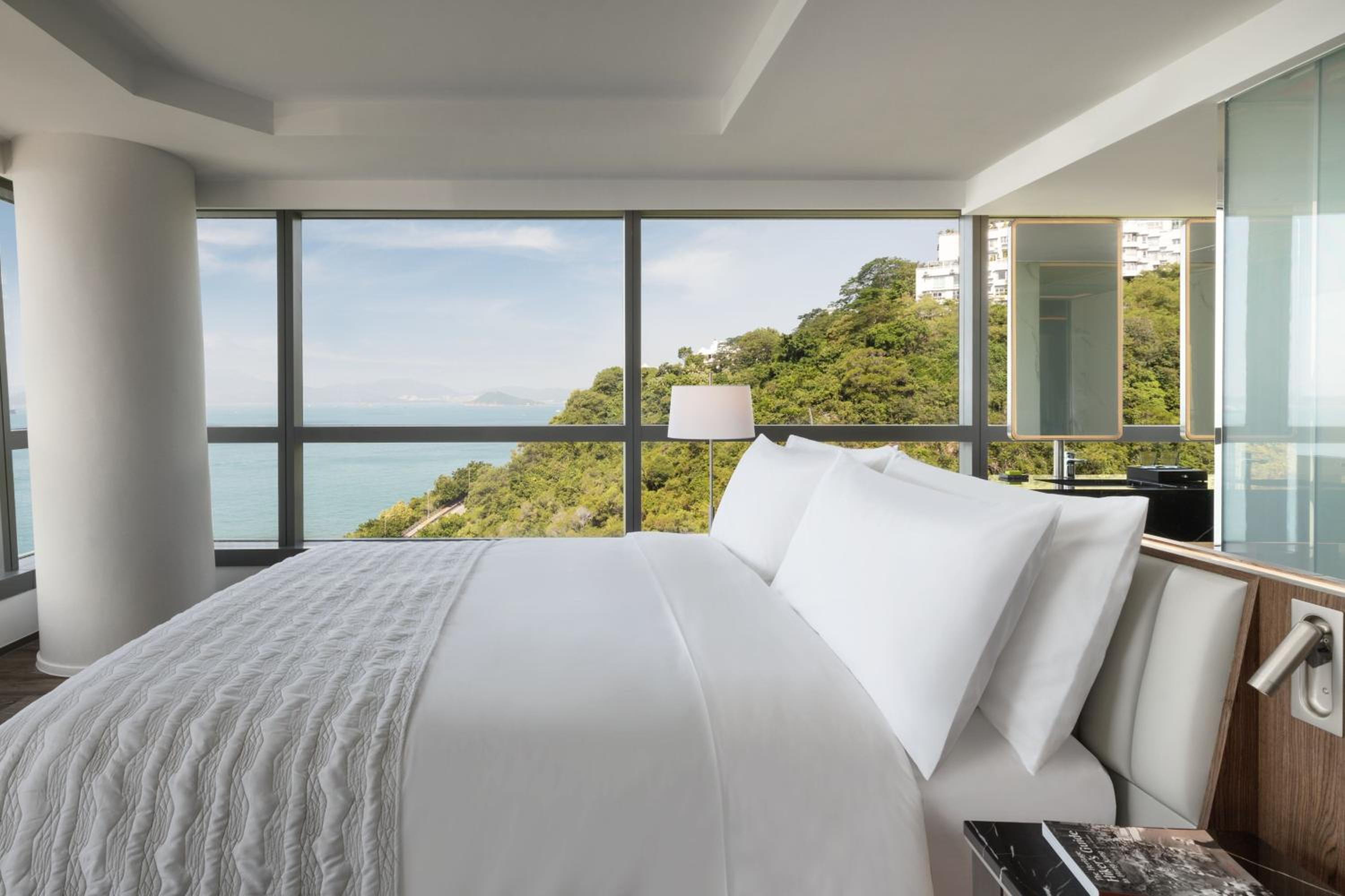 Le Meridien, Suite, King Bed, Ocean Front, Large