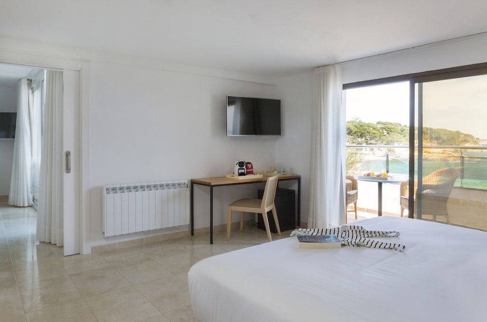 Suite, Sea View