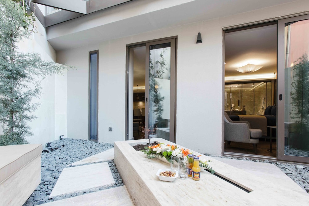 Noble22 Suites 19/39