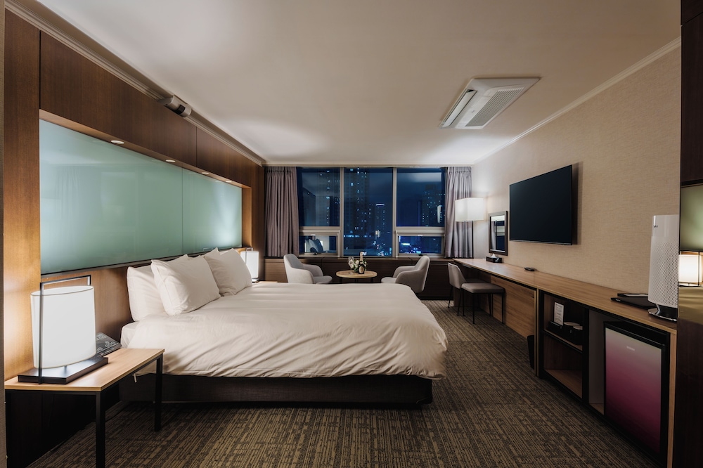 DELUXE, DOUBLE BED