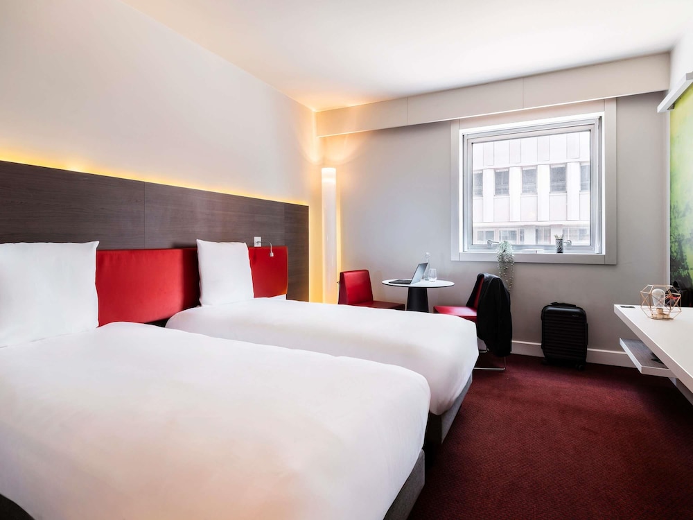 Mercure Paris La Défense Grande Arche 18/80