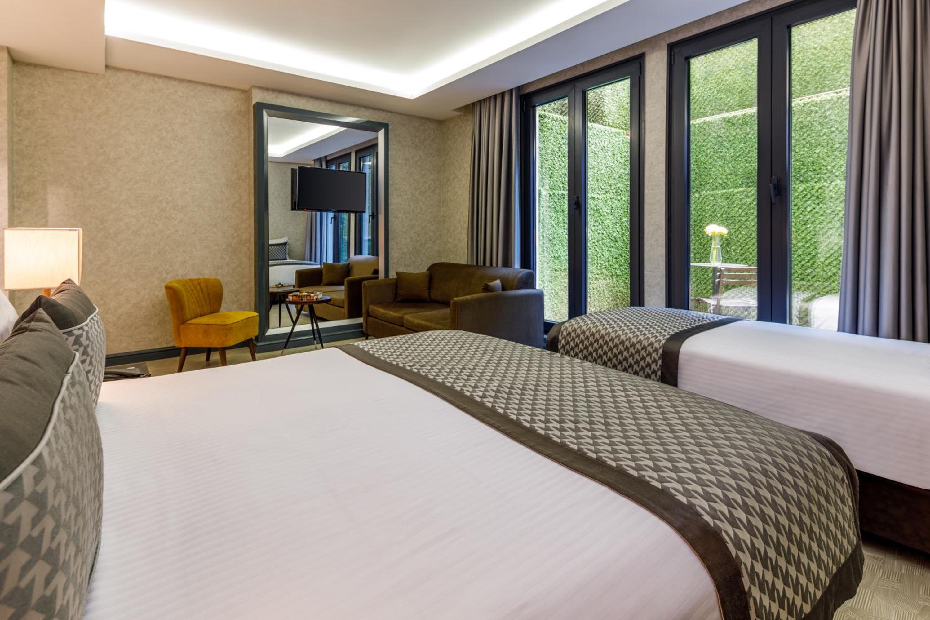 Junior Suite, Basement
