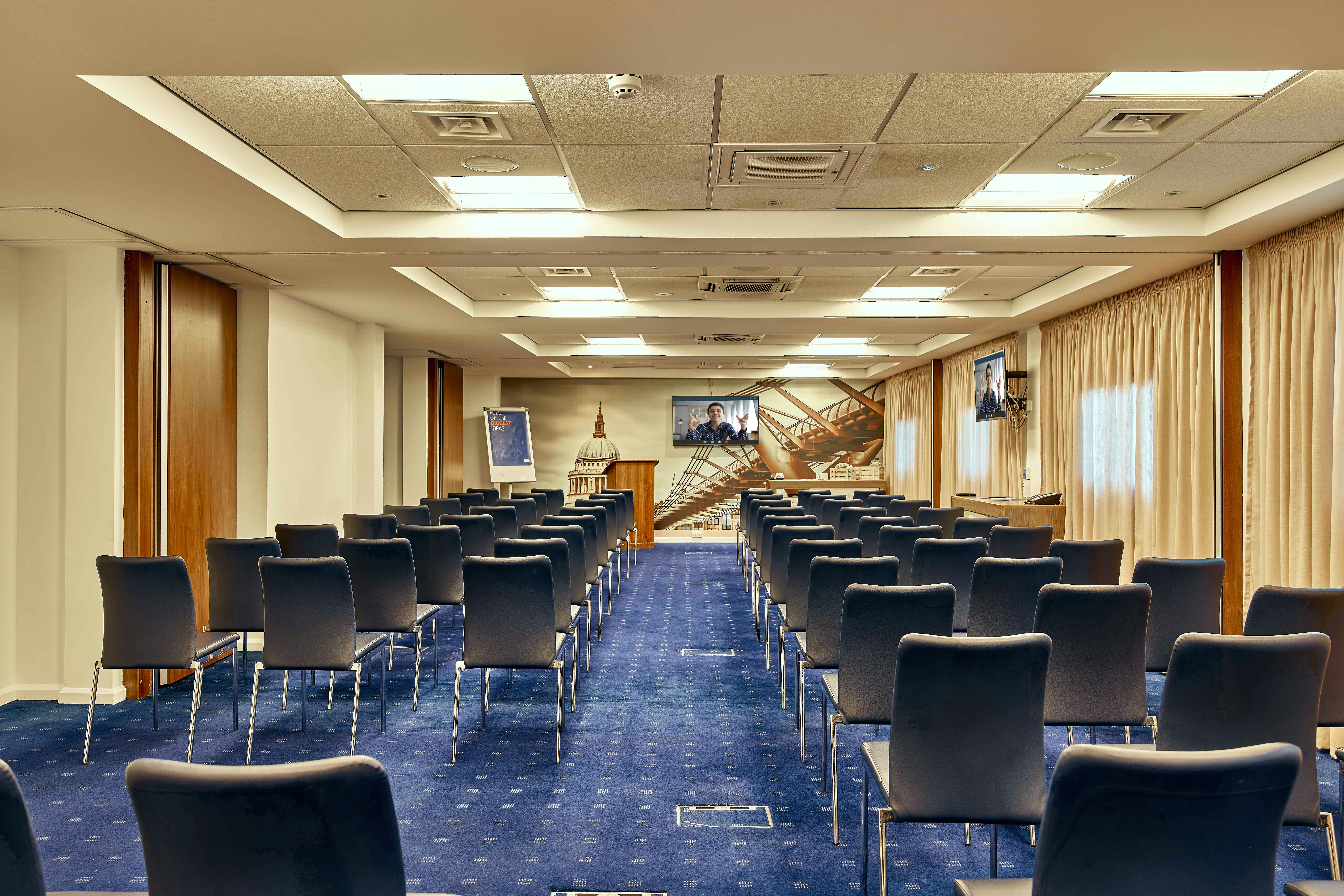 Holiday Inn Express London - Stratford by IHG 56/76