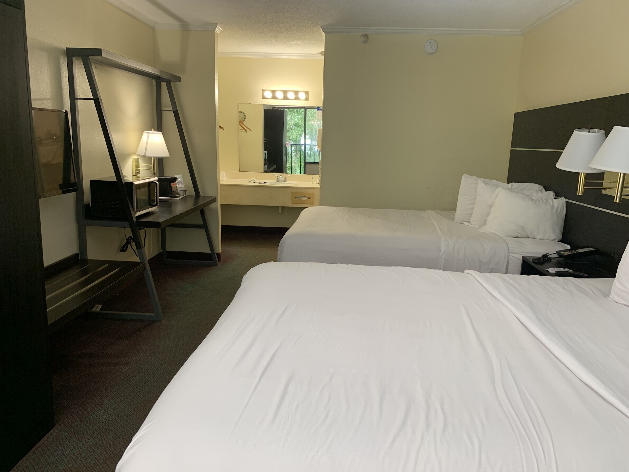 غرفة بسريرين كوين، Americas Best Value Inn & Suites Melbourne 2/6