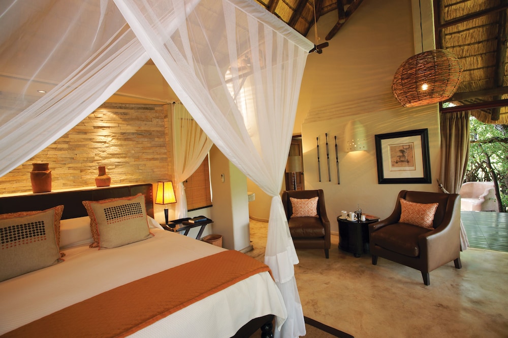 Room at Impodimo Game Lodge, Ramotshere Moiloa