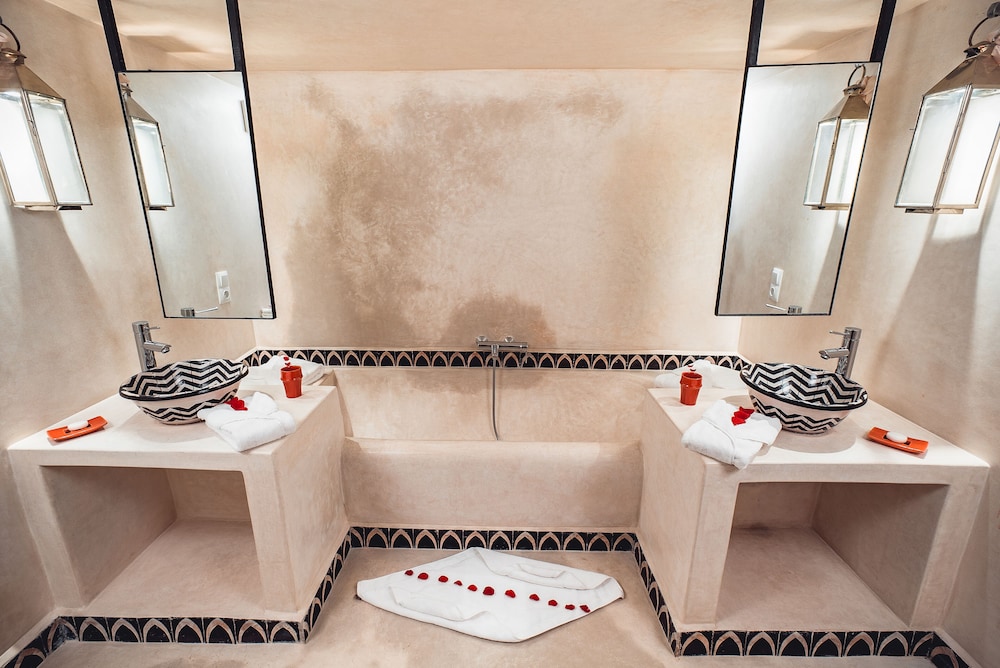 Riad Ambre Et Epices 48/50