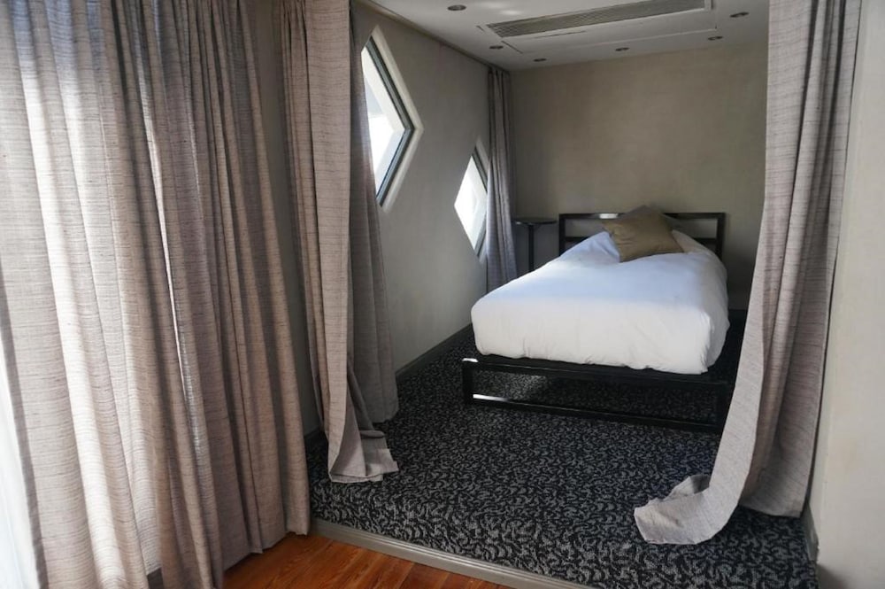 Prodeo Hotel Lounge 16/70