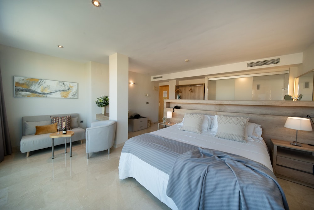 Penthouse, King Bed, Castle View