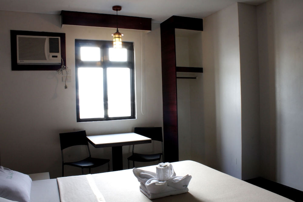 Vista Hotel Cubao 18/26