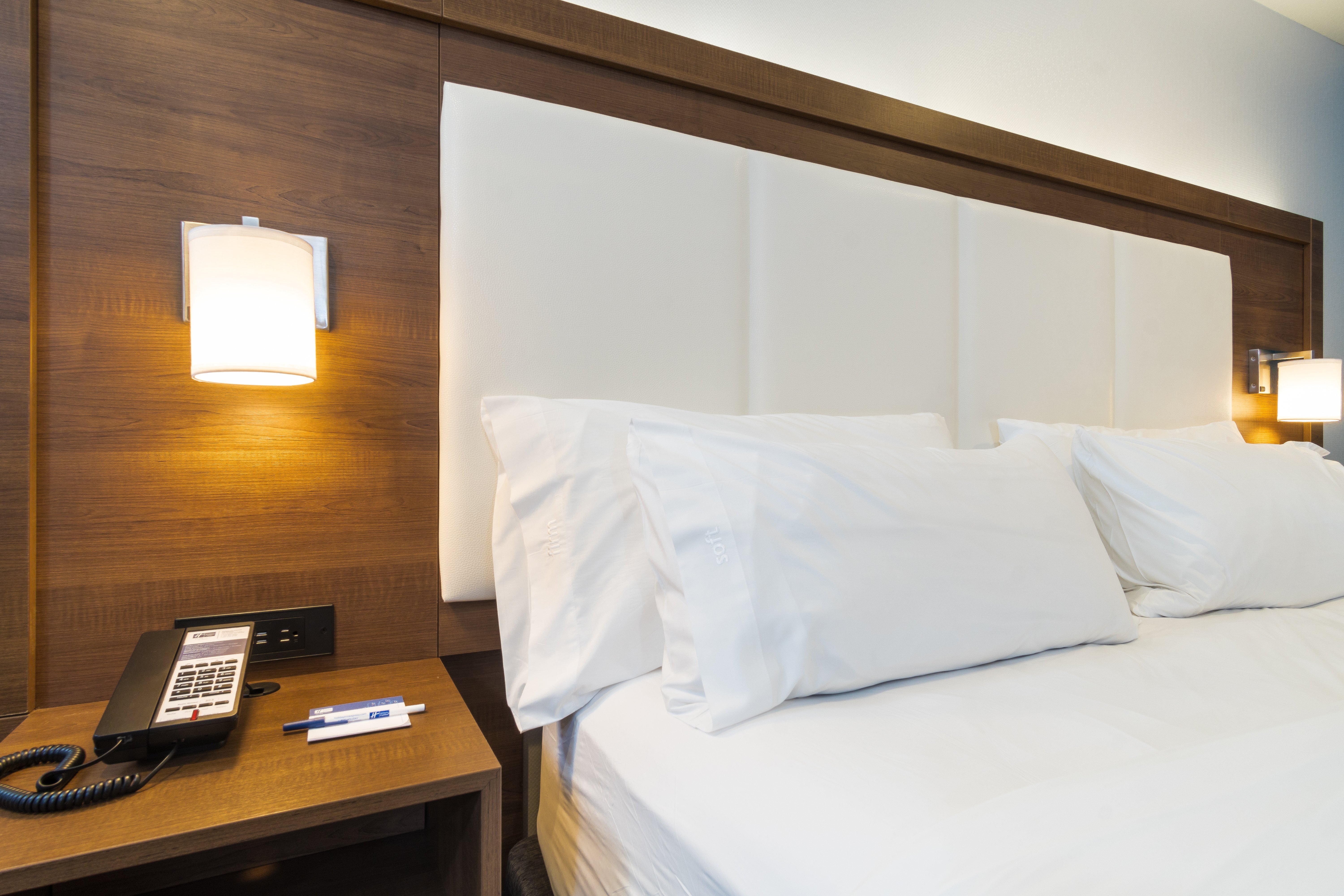 Holiday Inn Express Hollywood Walk of Fame An Ihg Hotel 35/65