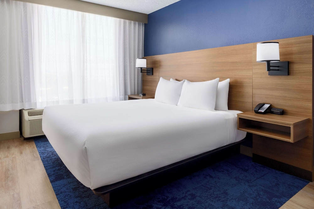 ROOM, KING BED, SOFA
