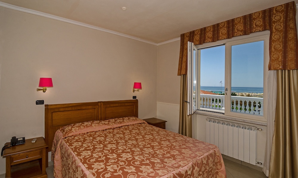 Coluccini Hotel 13/33