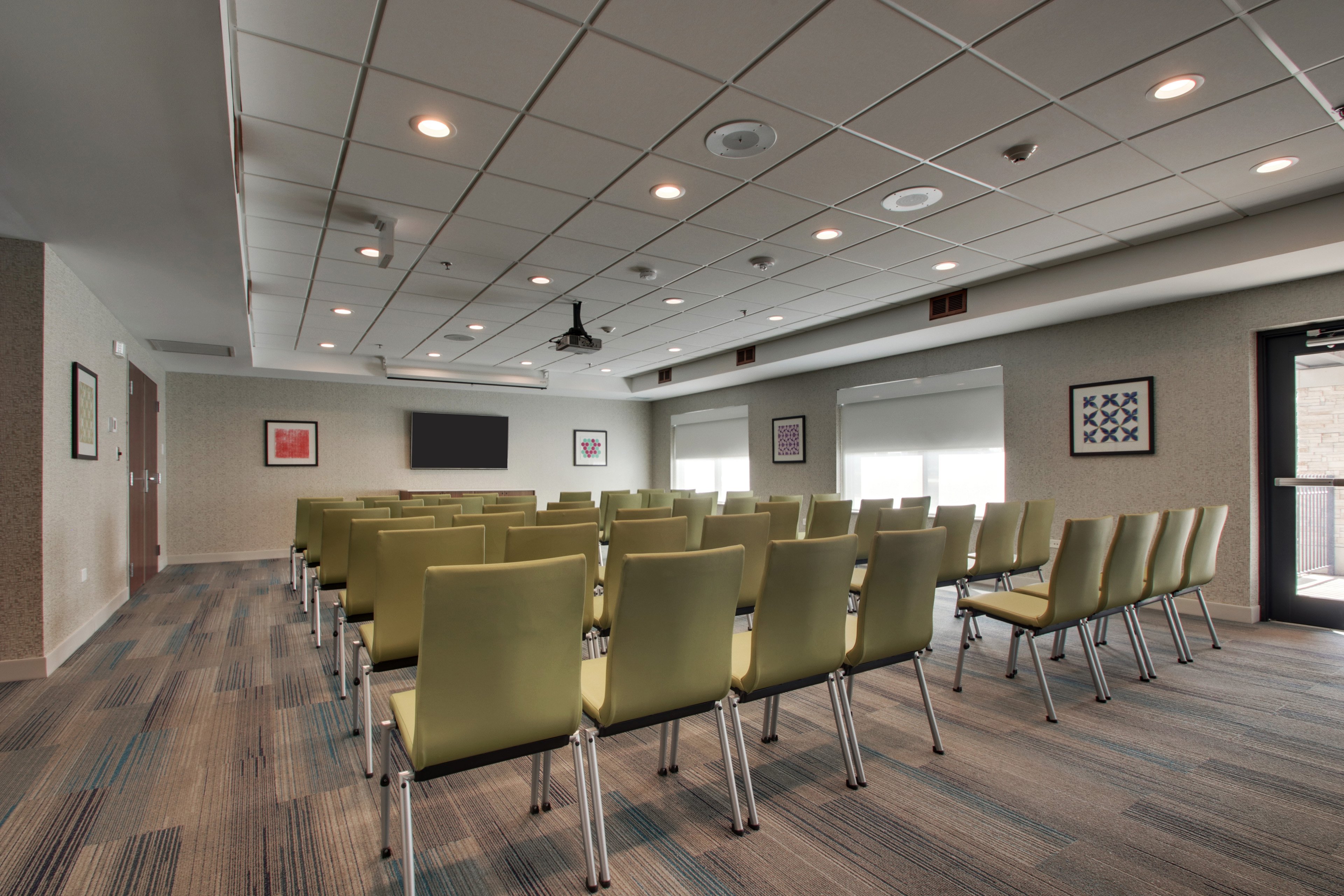 Holiday Inn Express & Suites AURORA NAPERVILLE 31/41