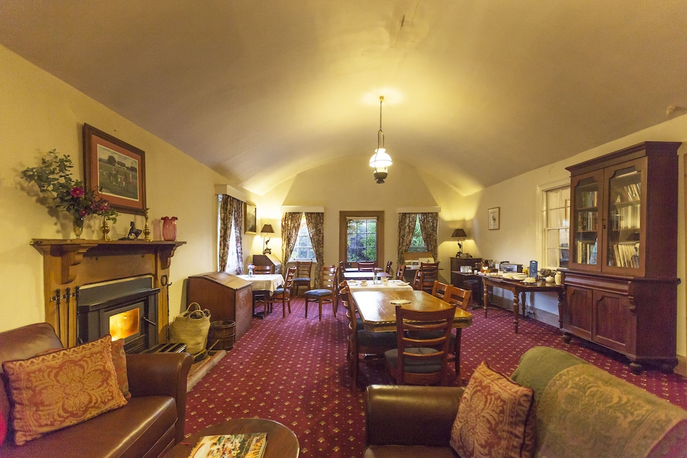 THE RACECOURSE INN 25/50