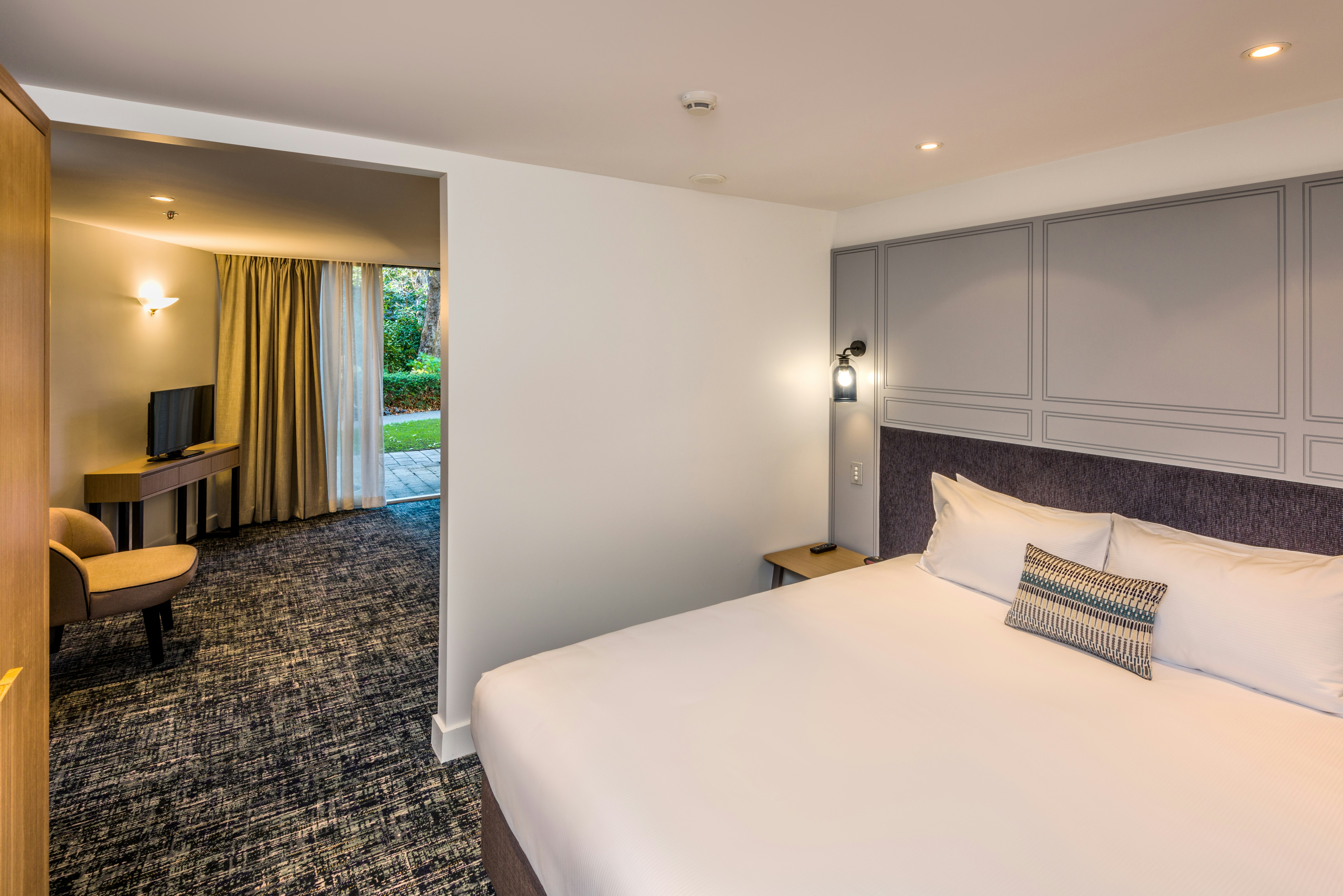 1 BEDROOM, SUITE, KING BED