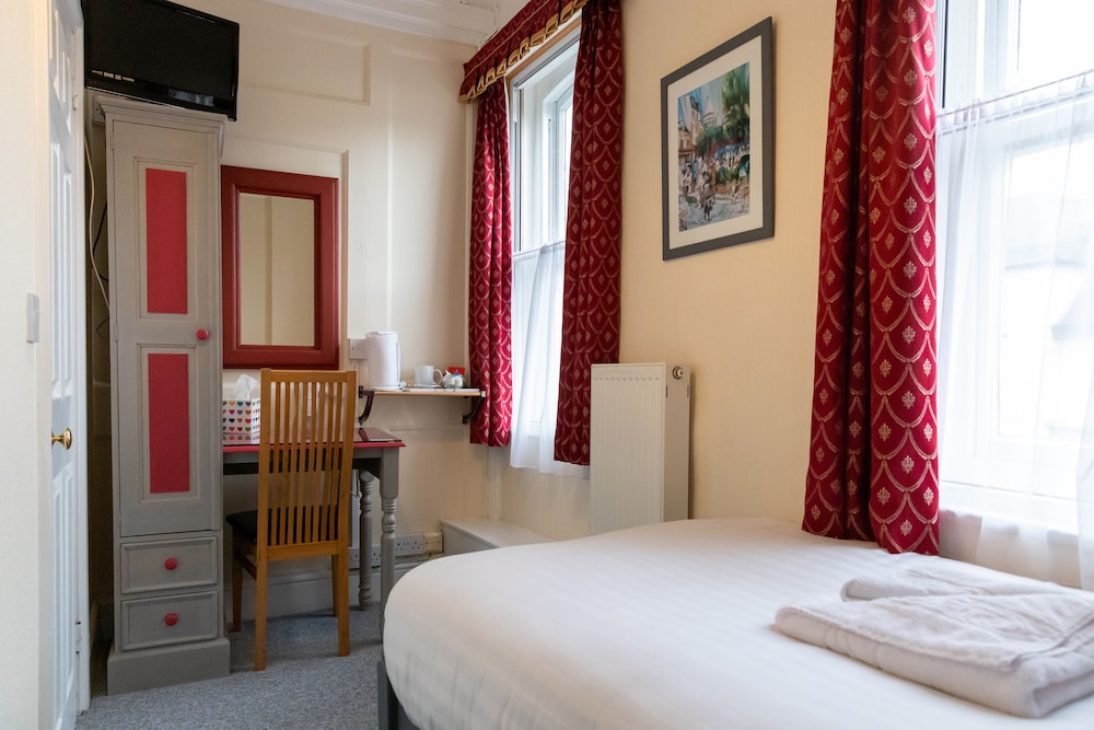 Newport Quay Bed And Breakfast 2/45
