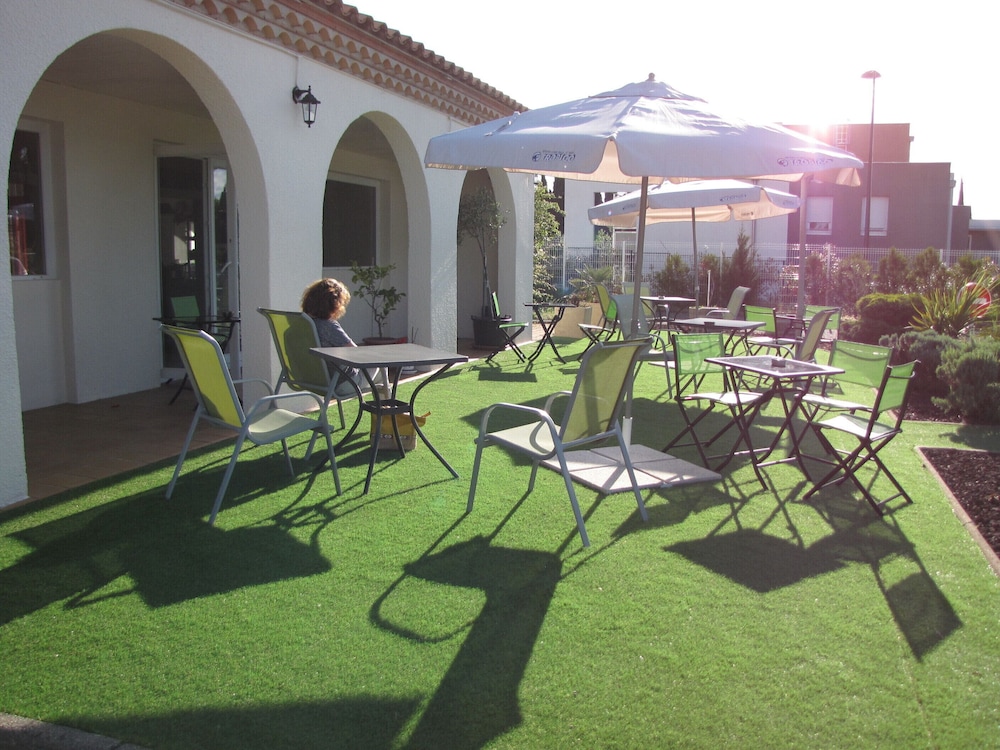 Brit Hotel Bosquet 46/50