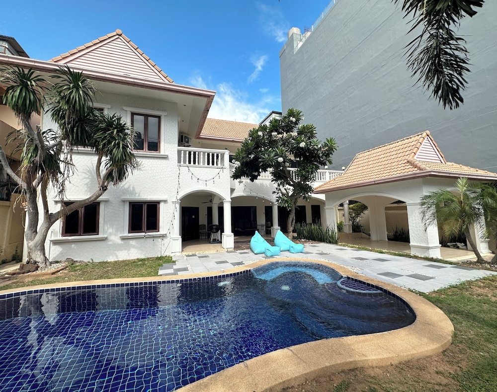 Capital O 631 Blooming Hill Boutique Suites 46/50