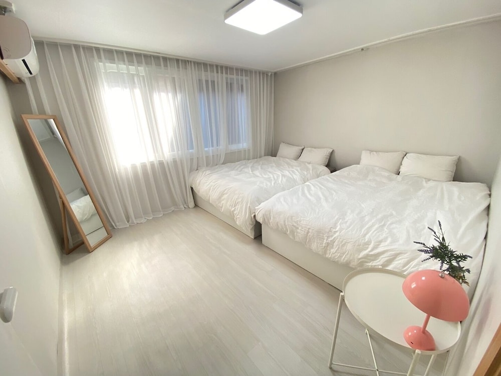 شقة عائلية بأسرّة بطابقين وسريرين كوين بغرفتي نوم، High Street Guest House 2/4