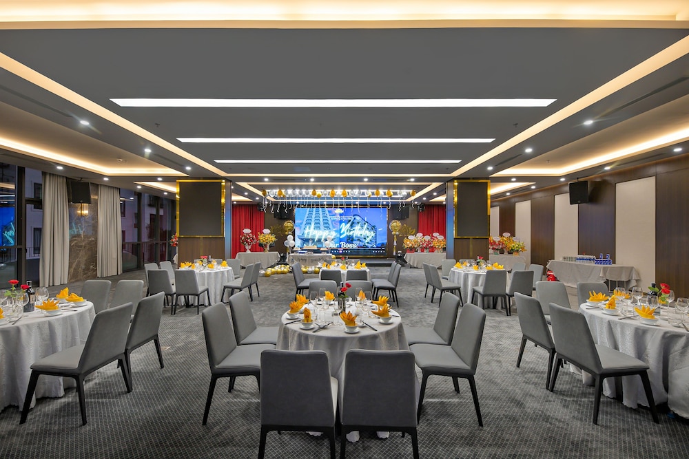 Golden Lotus Grand Hotel 39/49